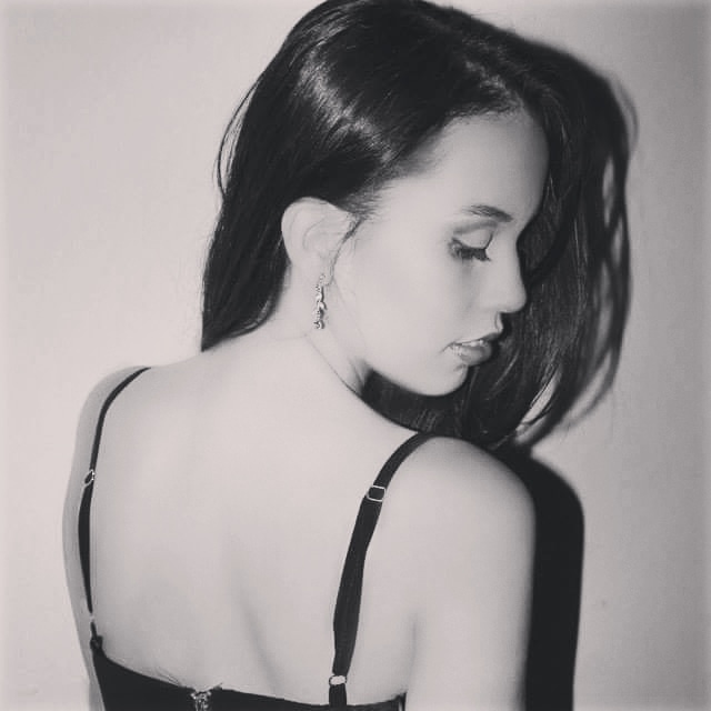 Alexandra - ID: 140250