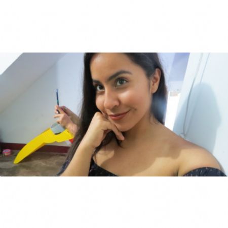 Claudia - ID: 239410