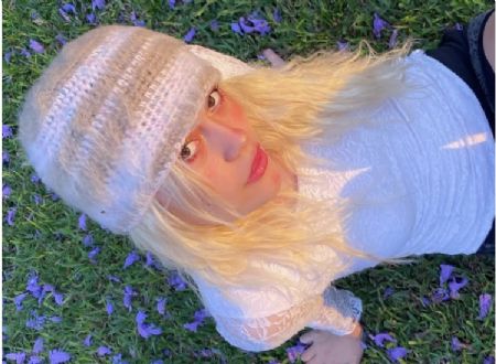Alison - ID: 381356