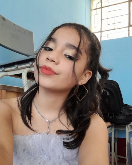 Nahomy Lucero - ID: 384419