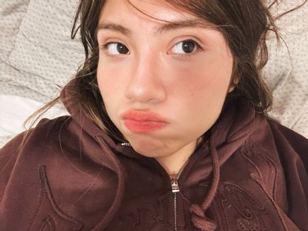 Kiara - ID: 400260 - 731985