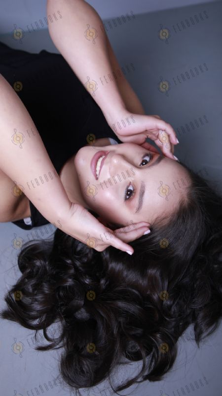 Laura - ID: 406218 - 736955